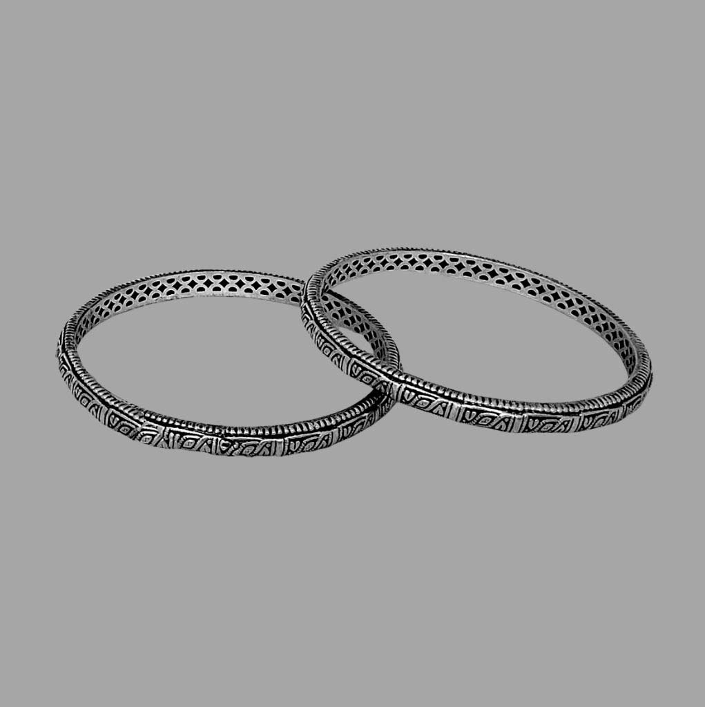 https://www.jewelnidhi.com/img/1610005797AQ BANGLE 0006.jpg